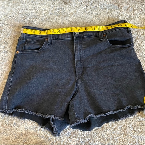 Levi’s High Rise Shorts Jean Denim Cut Offs Black High Waist: 12/31 - Picture 4 of 12